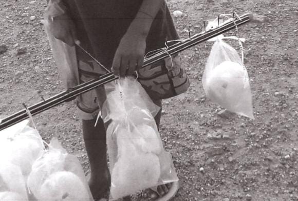 Pai é preso em flagrante: Filho andava até 8km a pé para vender algodão doce em Quixeramobim